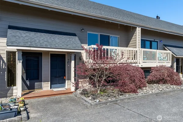$325,000 | 1310 River Road, Unit 9, Longview, WA 98632