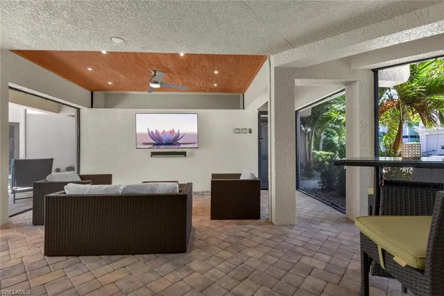 a view of a livingroom with furniture