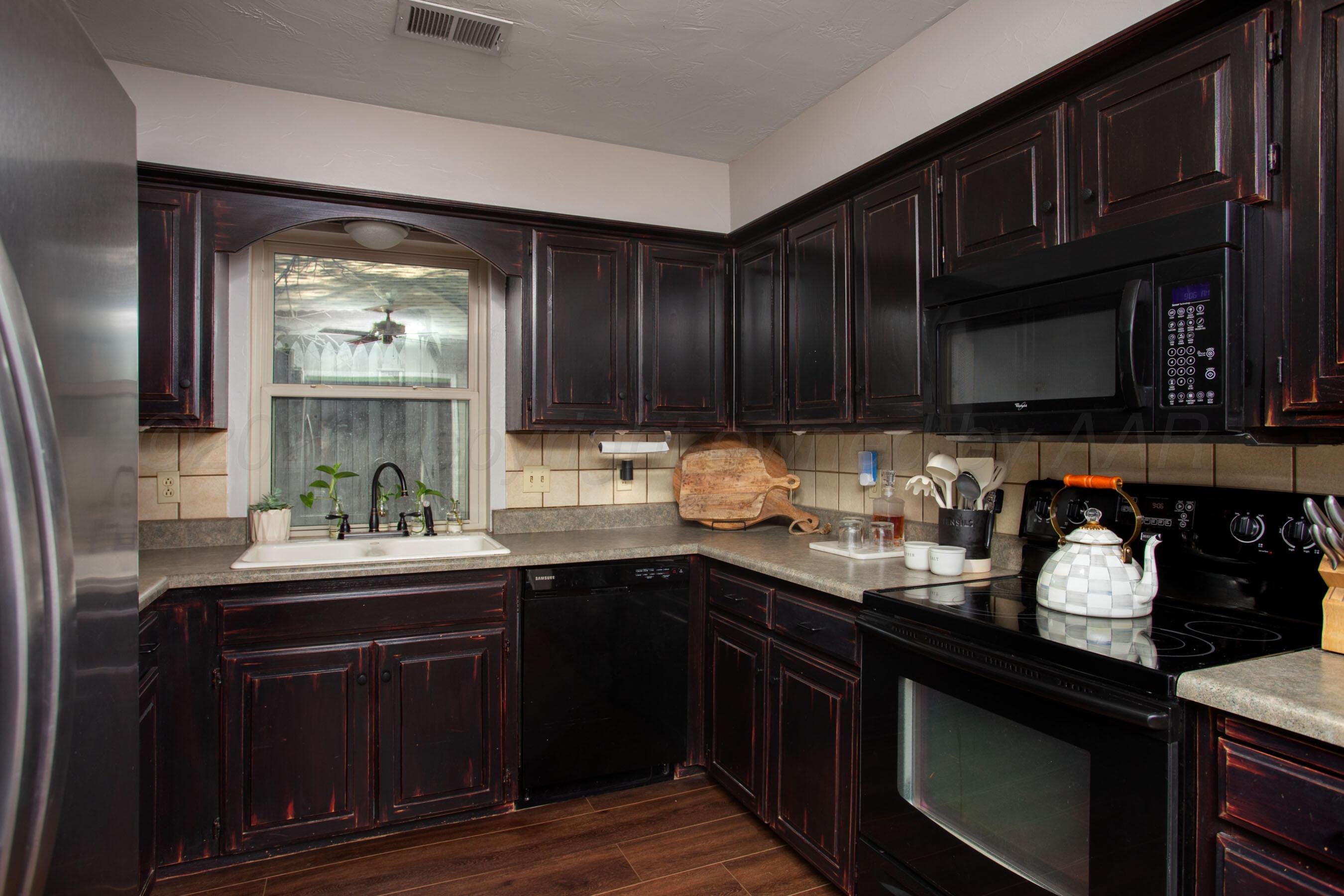 6402 Drexel Road Amarillo, TX 79109 - Photo 11 of 28 Kitchen