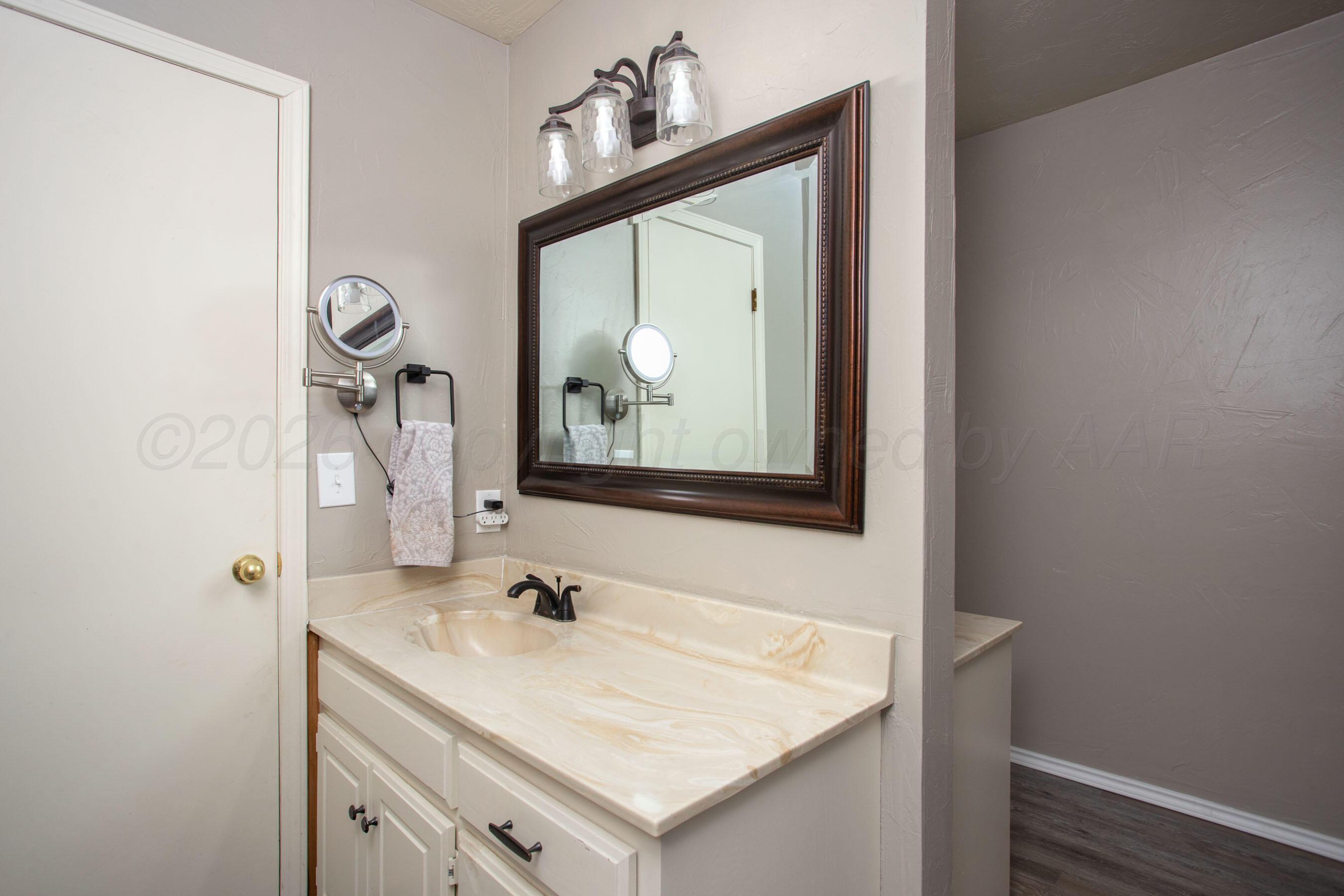 6402 Drexel Road Amarillo, TX 79109 - Photo 16 of 28 Primary Bathroom
