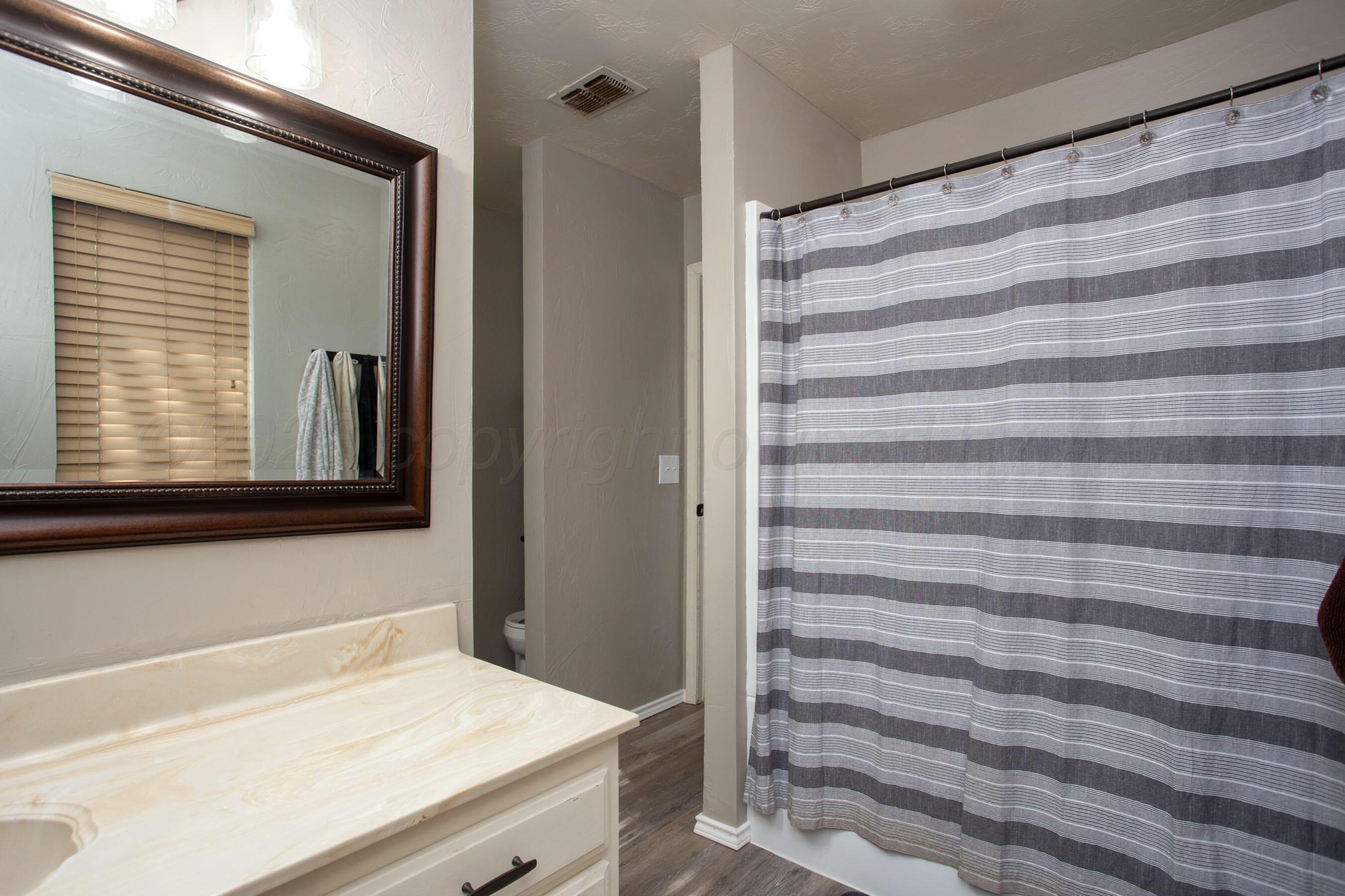 6402 Drexel Road Amarillo, TX 79109 - Photo 17 of 28 Primary Bathroom