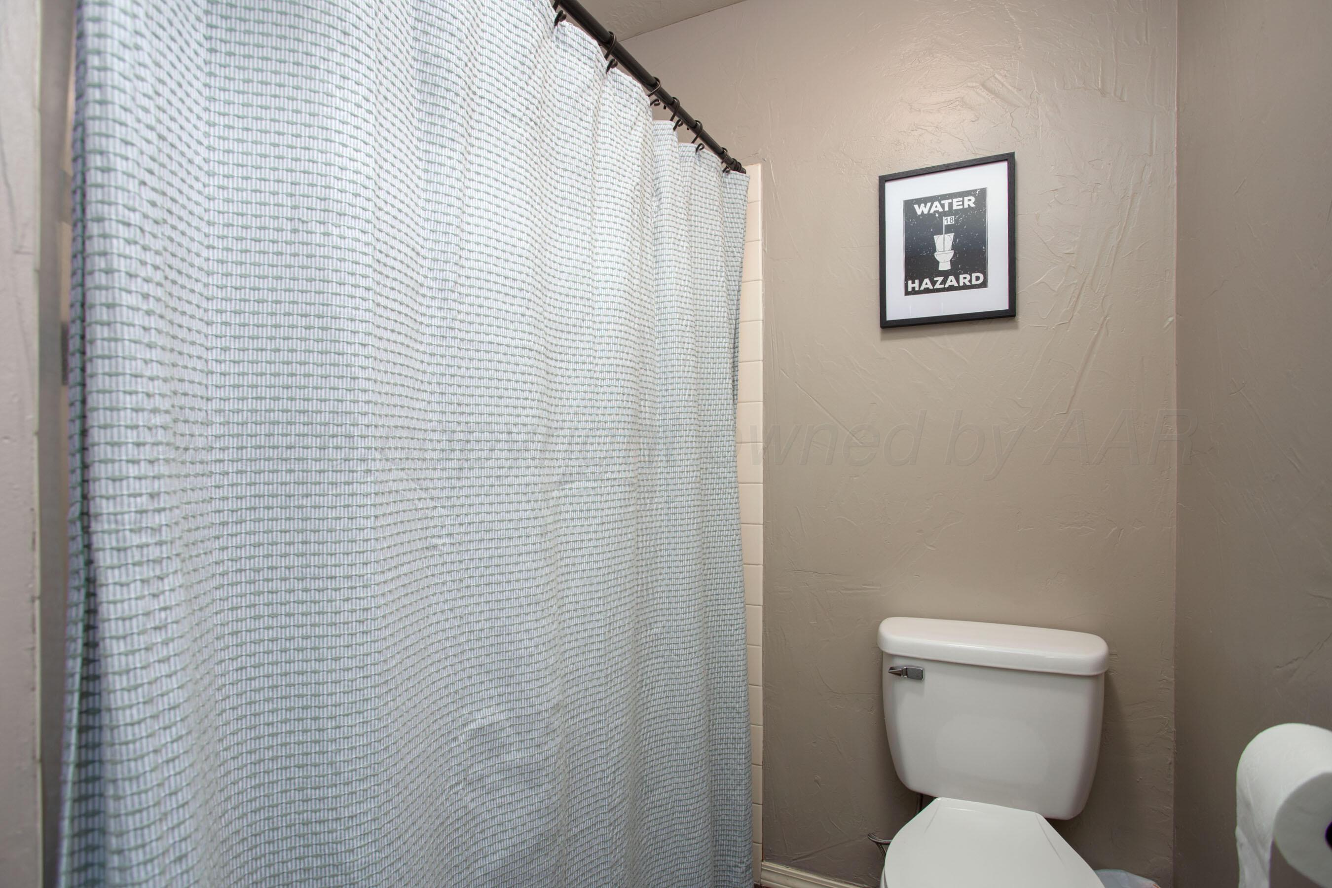 6402 Drexel Road Amarillo, TX 79109 - Photo 23 of 28 Bathroom 2