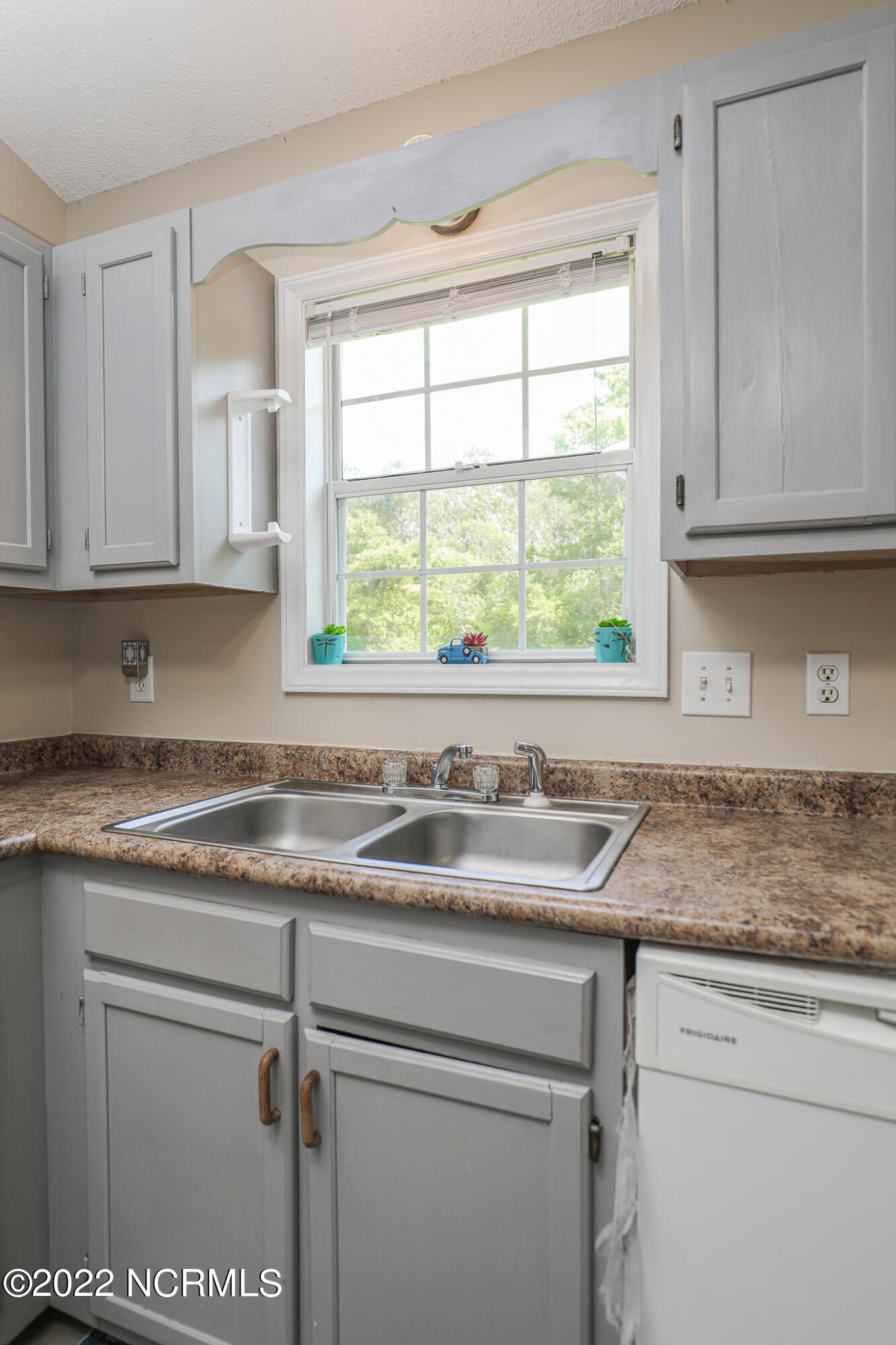136 Parnell Road Hubert, NC 28539 - Photo 11 of 32 CHristi- 136 Parnell-32