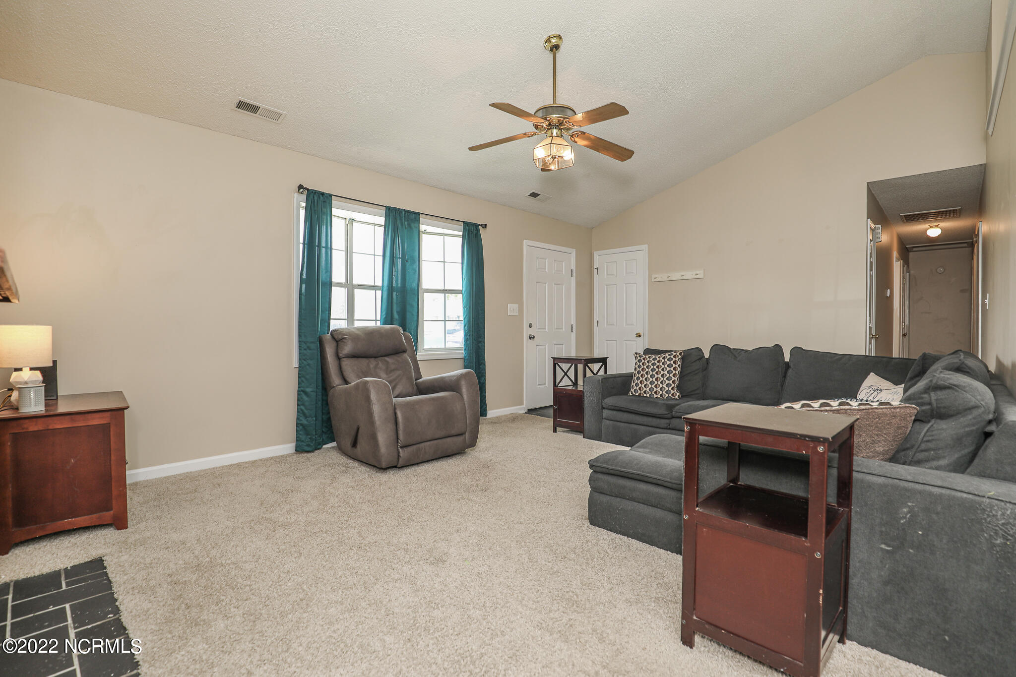 136 Parnell Road Hubert, NC 28539 - Photo 4 of 32 CHristi- 136 Parnell-27