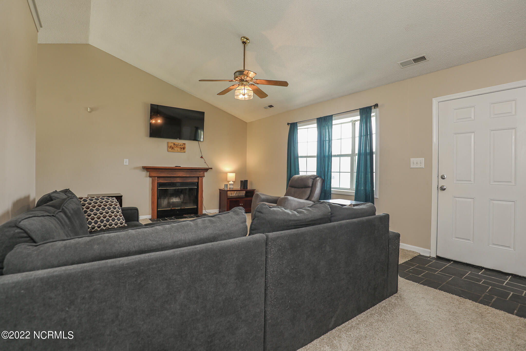 136 Parnell Road Hubert, NC 28539 - Photo 6 of 32 CHristi- 136 Parnell-24