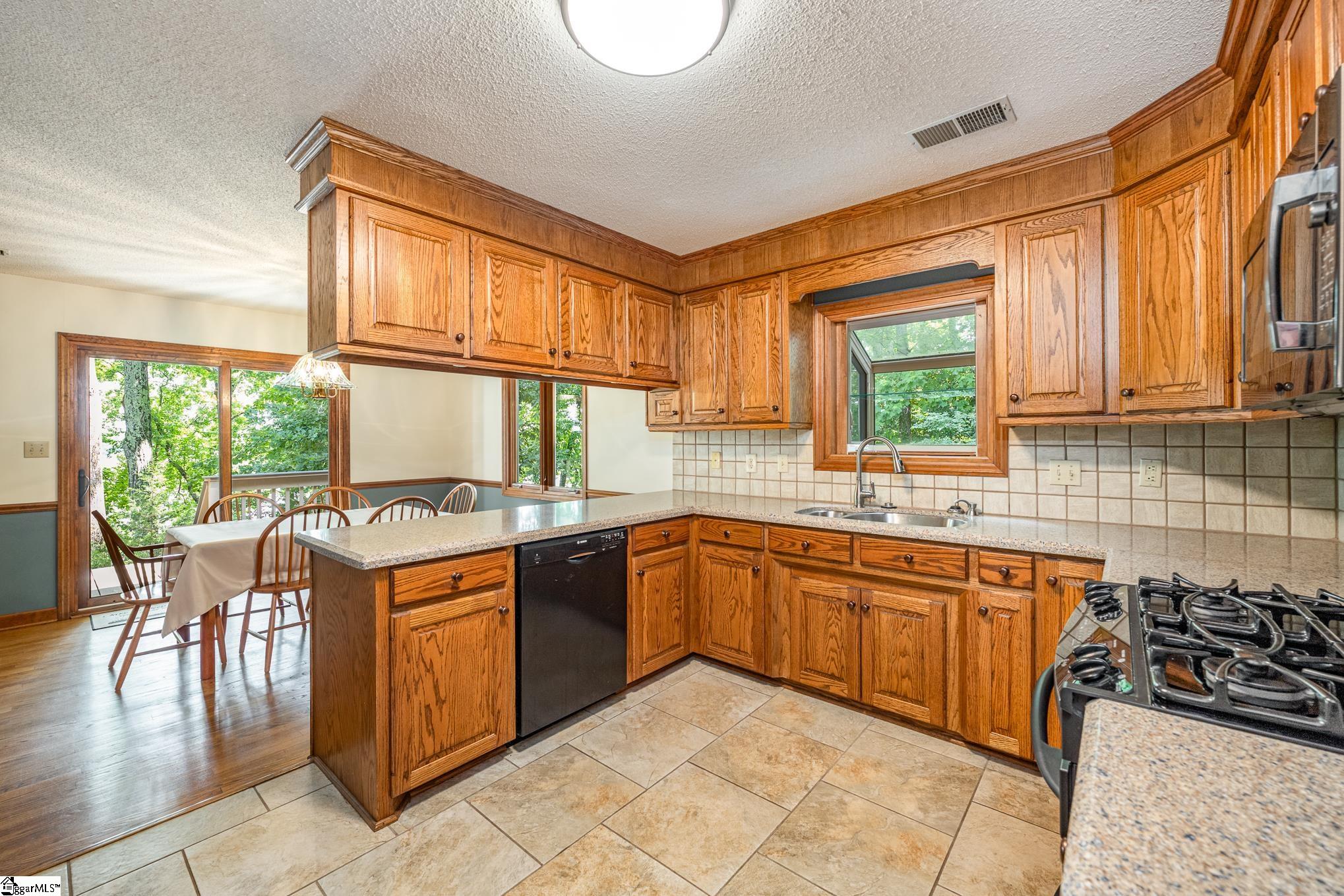 712 Lakewinds Boulevard Inman, SC 29349 - Photo 9 of 36