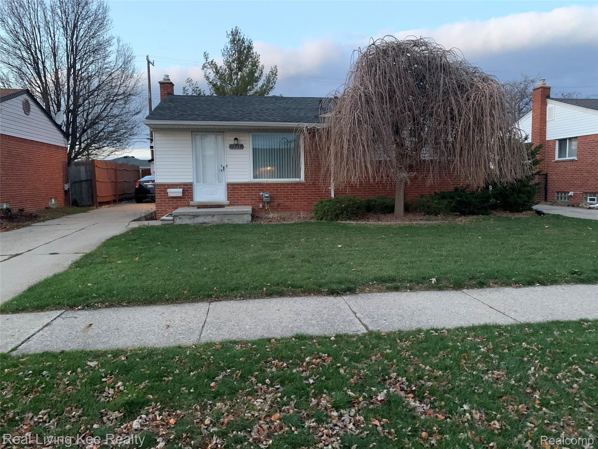 17957 Rainbow Road Fraser, MI 48026 - Photo 1 of 24 IMG_1423.jpg