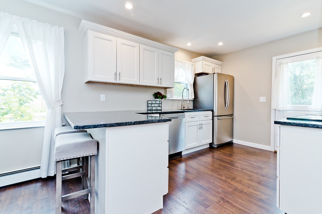 284 Whalom Road Lunenburg, MA 01462 - Photo 4 of 19