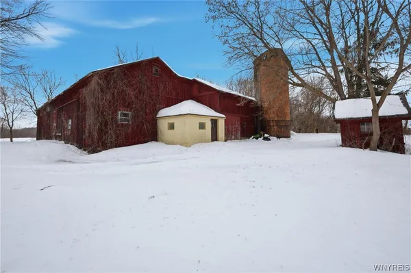 $899,000 | 7127 Kinne Road, Lockport Town, NY 14094