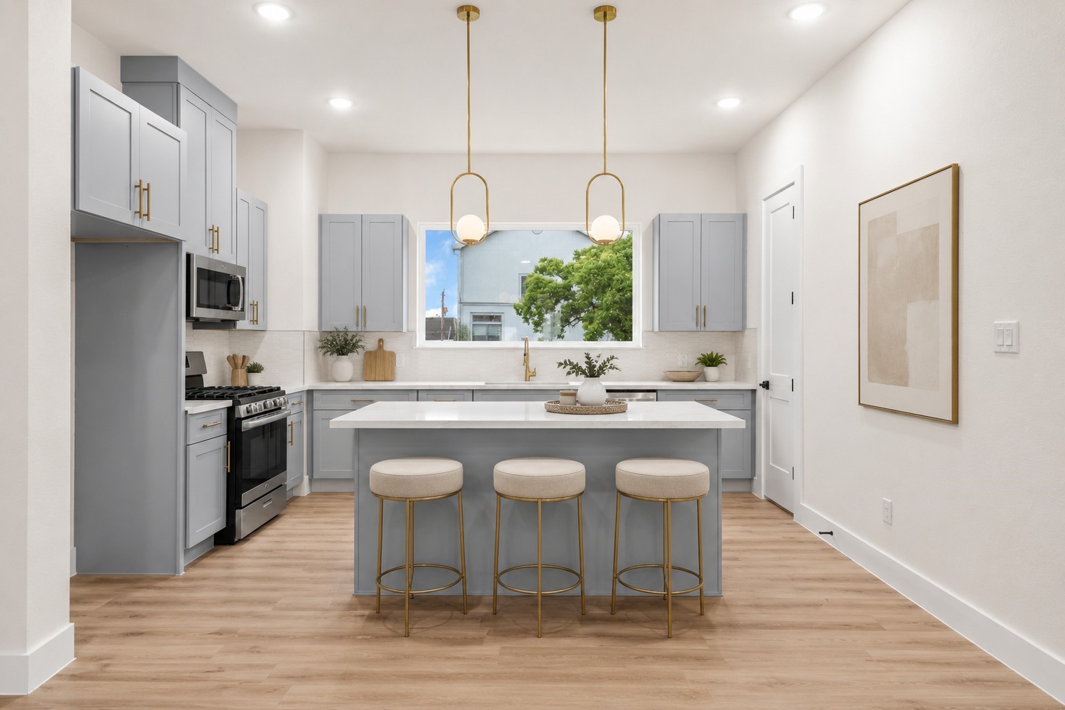3335 Kilgore Street Houston, TX 77021 - Photo 15 of 27 Island kitchen. Photo has been virtually staged.