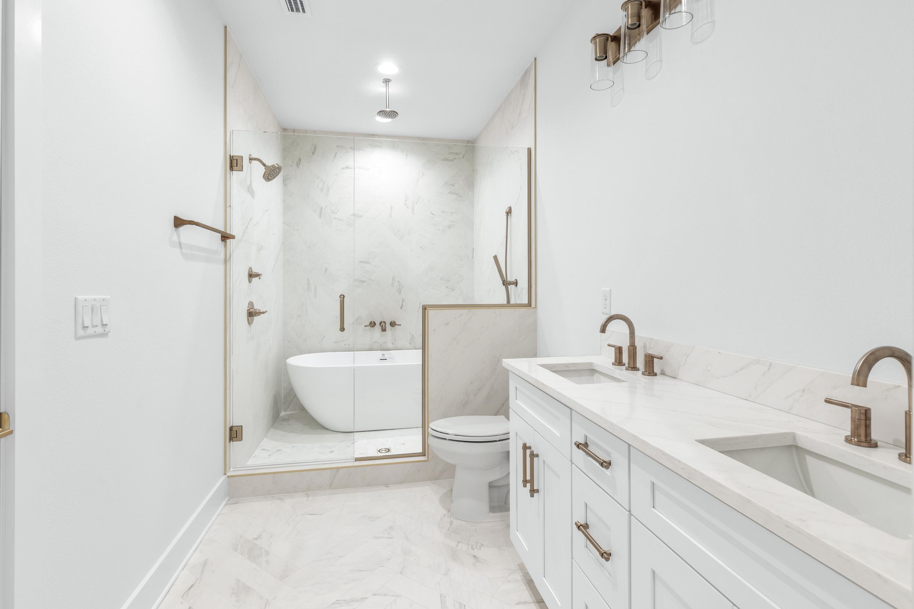 160 Clarke Hl Road Freeport, FL 32439 - Photo 8 of 34 a bathroom with a toilet sink and mirror