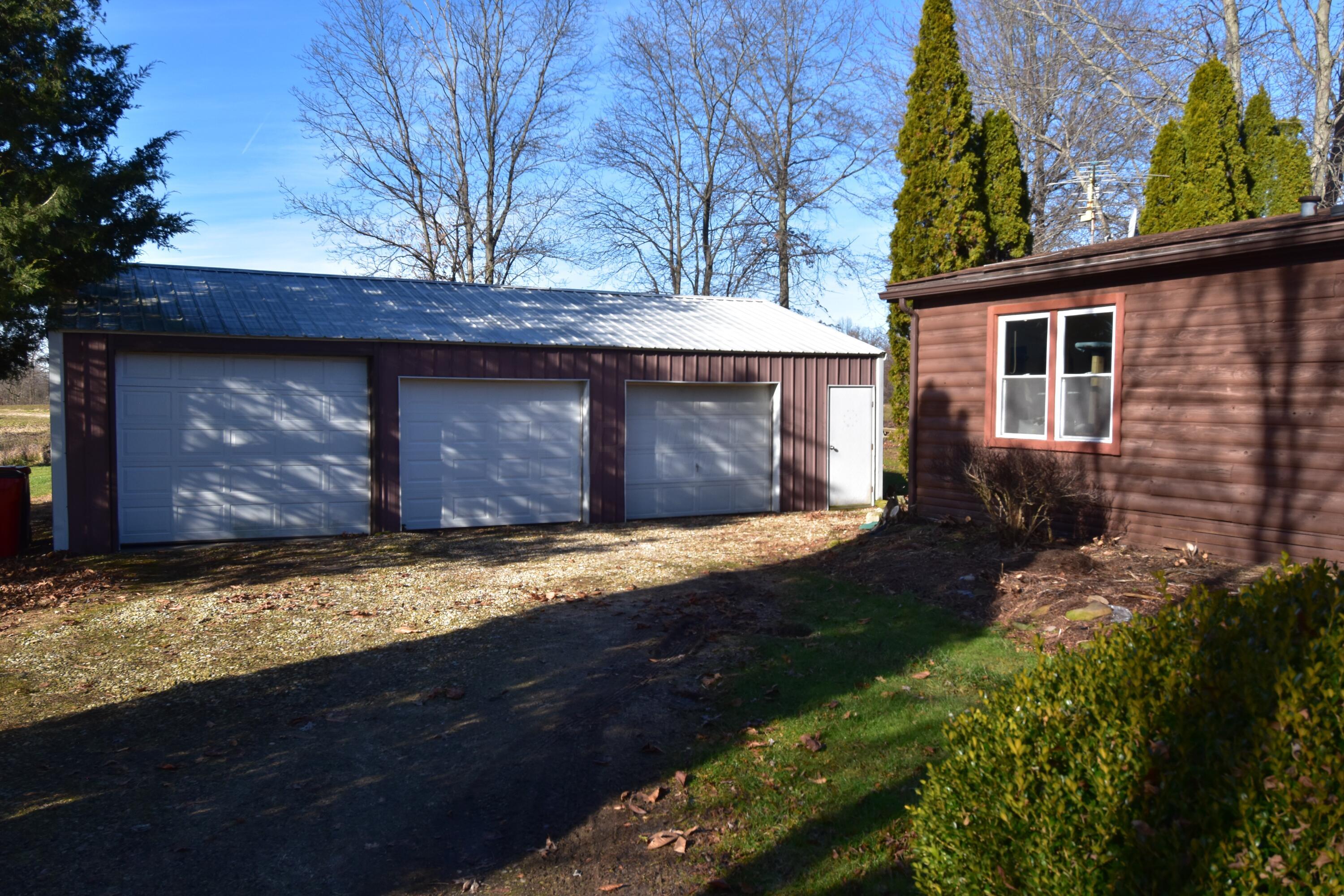 237 Sycamore Road Hebron, OH 43025 - Photo 5 of 23 3-5 Car Detached Garage