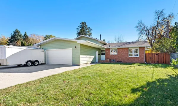 $389,900 | 2807 Edgewood Drive North, Fargo, ND 58102