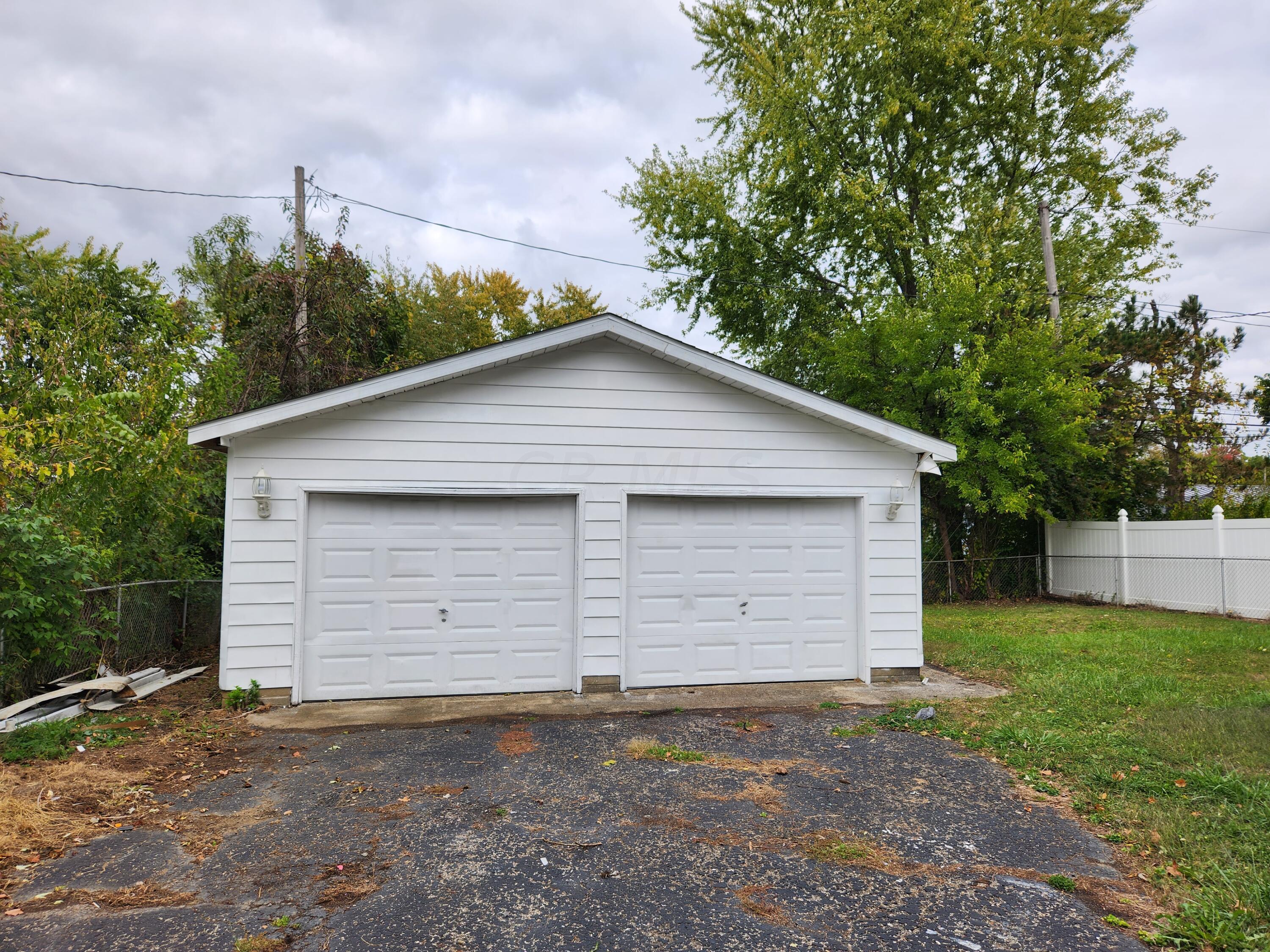 3466 Rodell Road Columbus, OH 43232 - Photo 29 of 29 29 Garage 20231015_162137