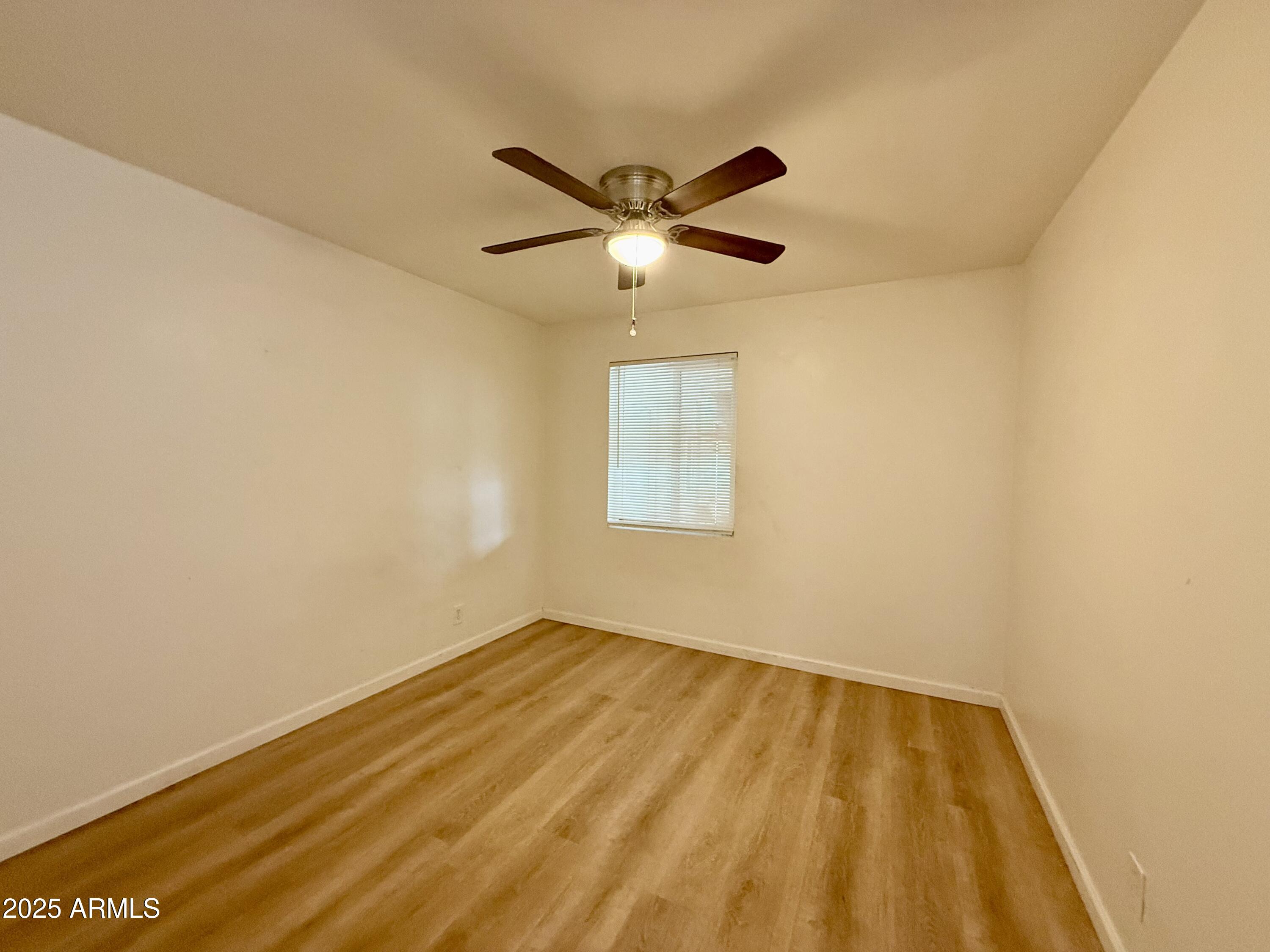 1218 West Cinnabar Avenue Phoenix, AZ 85021 - Photo 13 of 31 a view of a big room with wooden floor