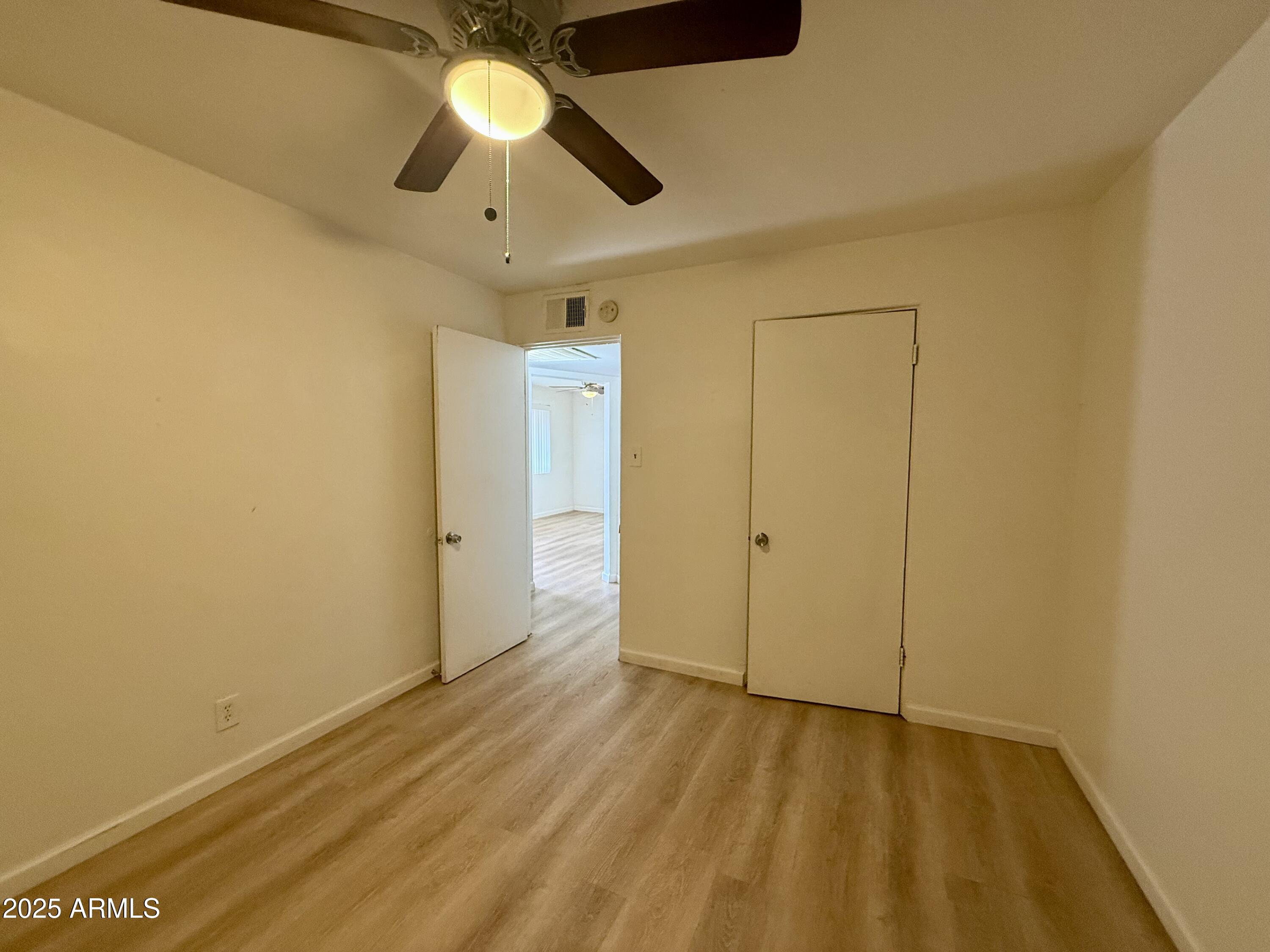 1218 West Cinnabar Avenue Phoenix, AZ 85021 - Photo 14 of 31 a view of an empty room