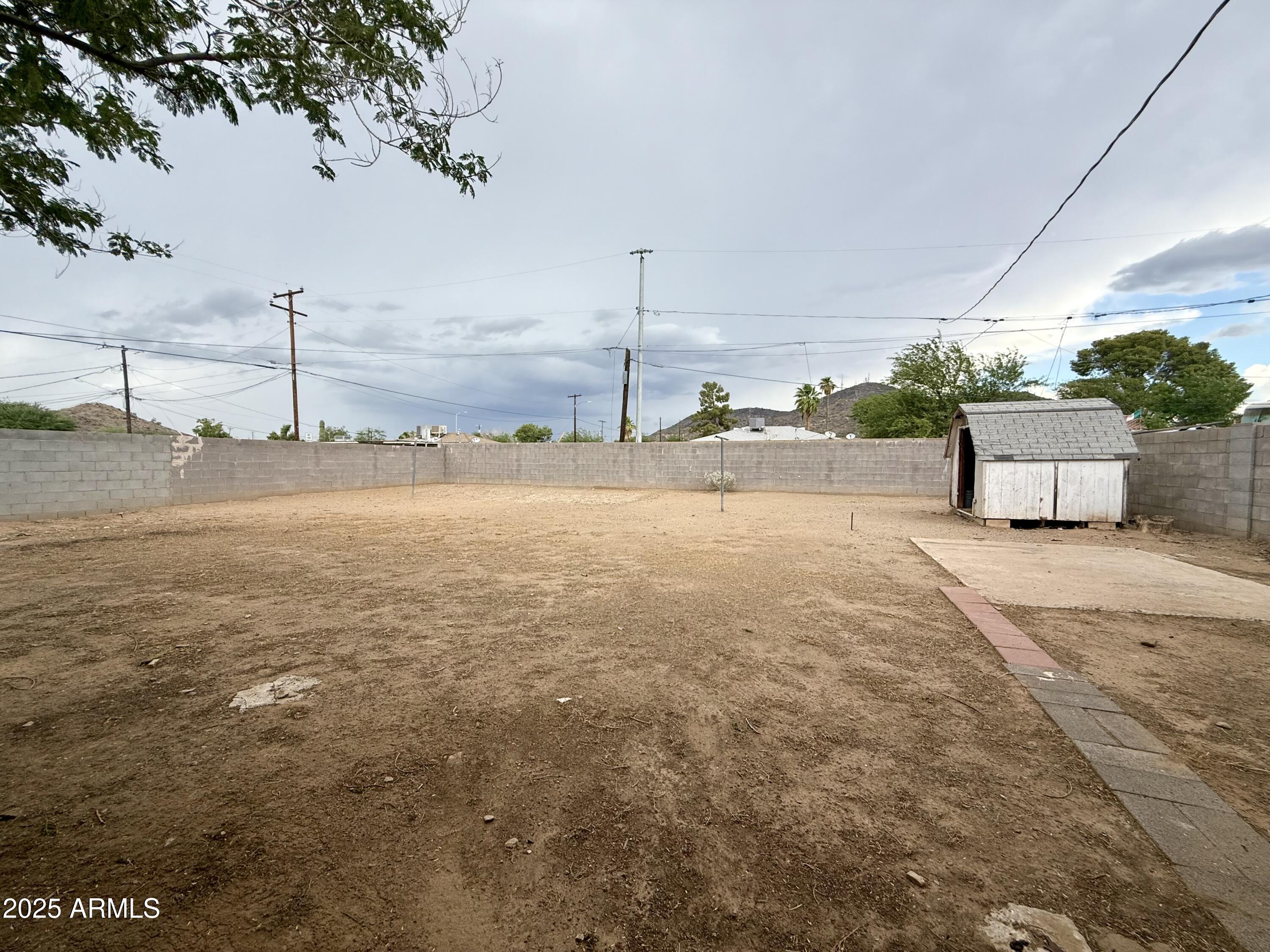 1218 West Cinnabar Avenue Phoenix, AZ 85021 - Photo 26 of 31 a view of a outdoor space