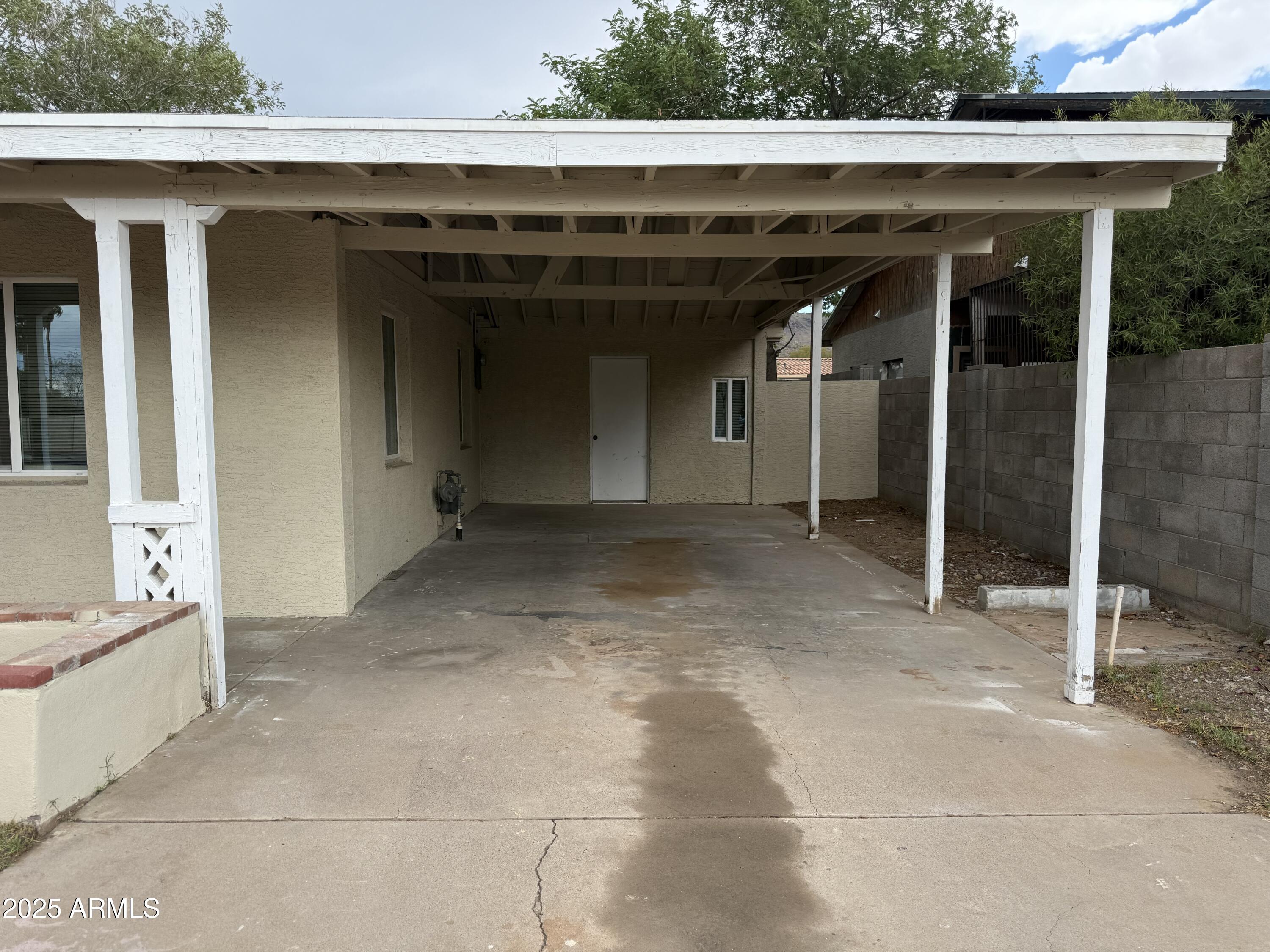 1218 West Cinnabar Avenue Phoenix, AZ 85021 - Photo 4 of 31 a view of an outdoor space