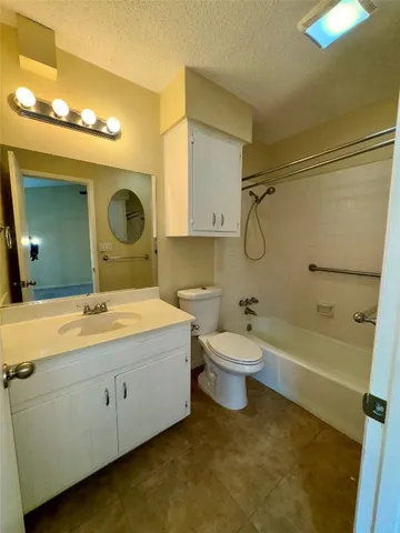 $1,975 | 223 Stowaway Cove, Unit B, Lakeway, TX 78734