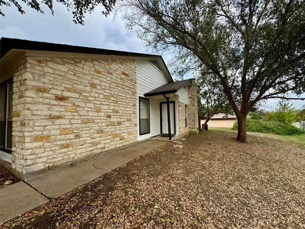 $1,825 | 223 Stowaway Cove, Unit B, Lakeway, TX 78734