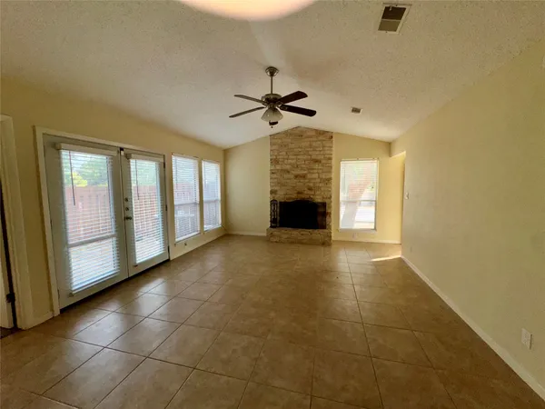 $1,825 | 223 Stowaway Cove, Unit B, Lakeway, TX 78734