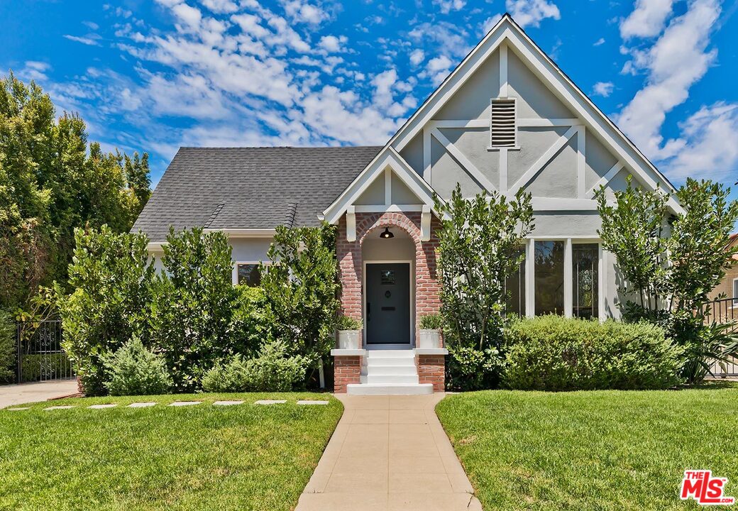 617 Lillian Way Los Angeles, CA 90004 - Photo 1 of 1 a front view of a house with a yard