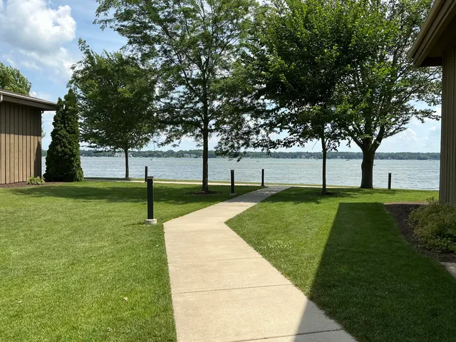 $42,900 | 2400 Geneva Street, Unit 1812, Delavan, WI 53115