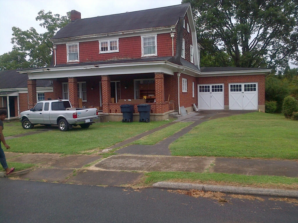 3014 Linwood Road Northwest Roanoke, VA 24017 - Photo 1 of 14 Front of House