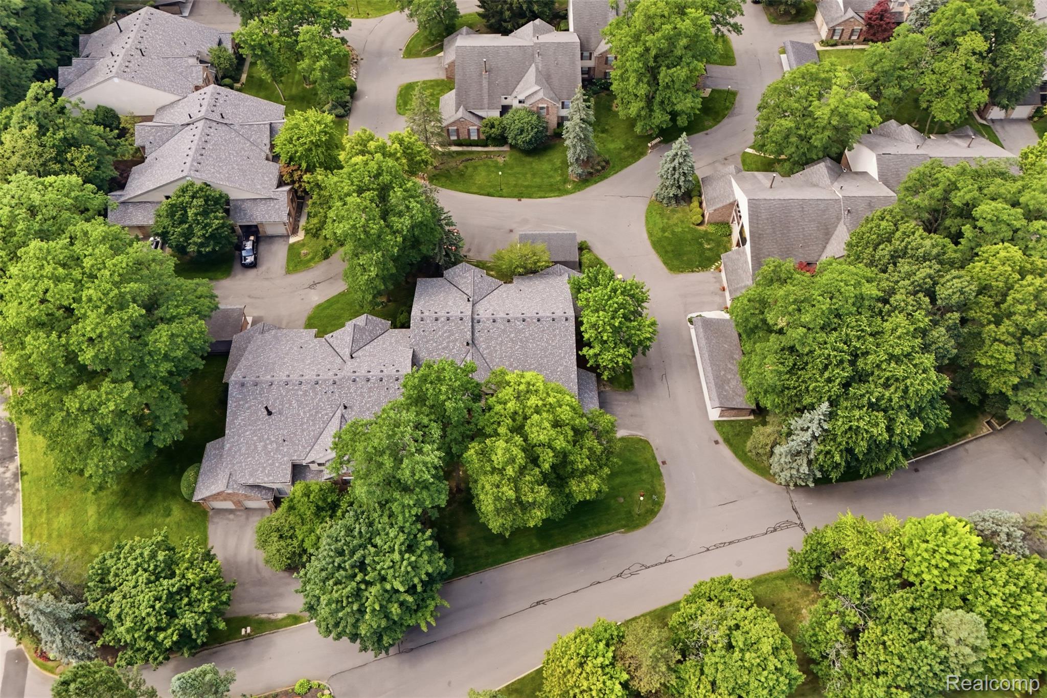 29726 Pine Ridge Circle Farmington, MI 48331 - Photo 33 of 40 Aerial view