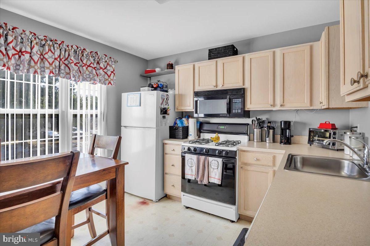 215 Hayes Mill Road Atco, NJ 08004 - Photo 4 of 28