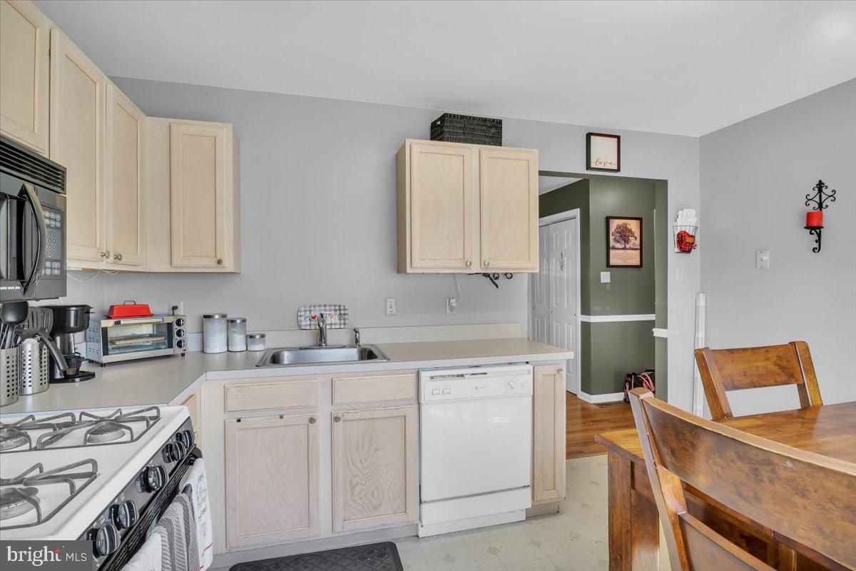 215 Hayes Mill Road Atco, NJ 08004 - Photo 5 of 28