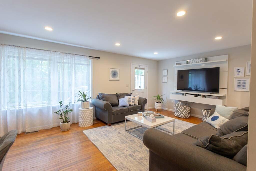 82 Old Orchard Road Eastham, MA 02642 - Photo 6 of 34 Living Room