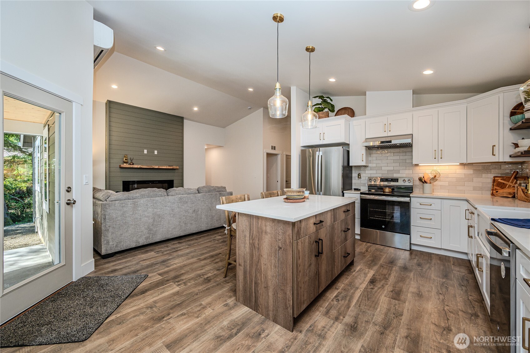 360 Lakeview Loop Northeast Ocean Shores, WA 98569 - Photo 5 of 36