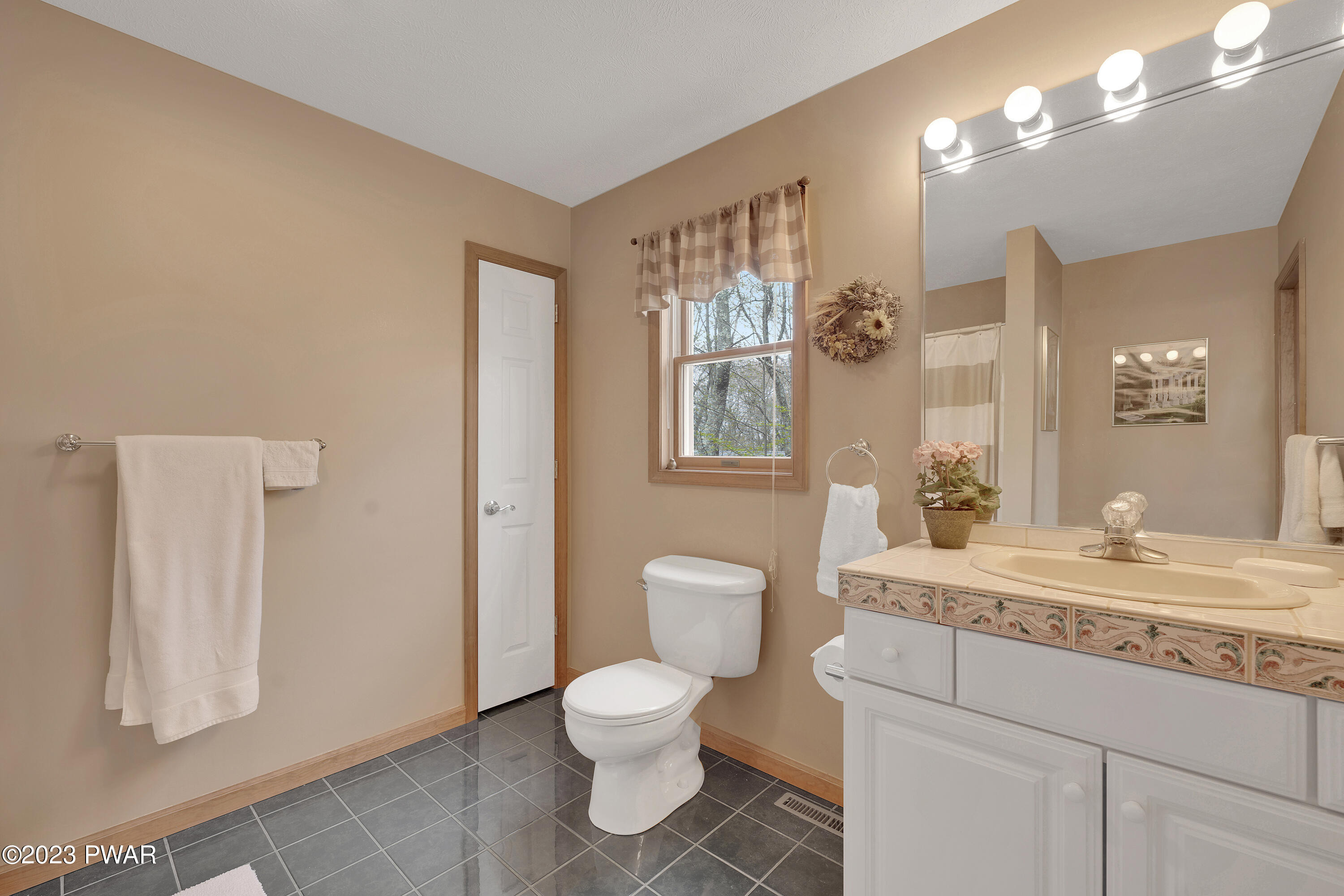 536 Maple Ridge Drive Hawley, PA 18428 - Photo 30 of 97 DSC08638