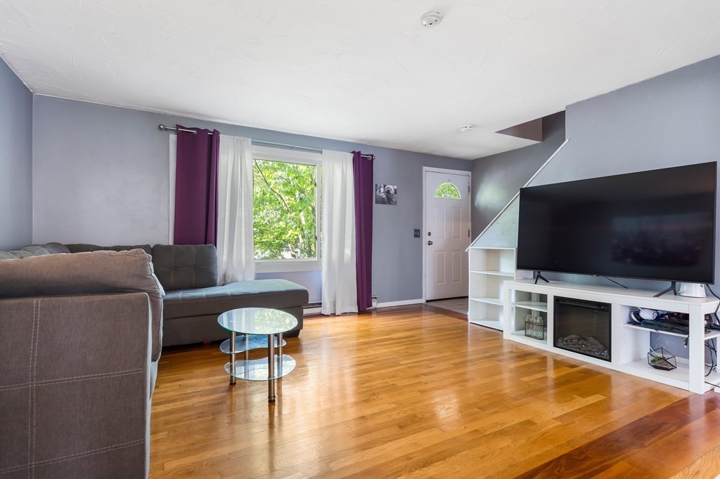 163 Wedgewood Road Worcester, MA 01602 - Photo 2 of 16 Gallery Image 2