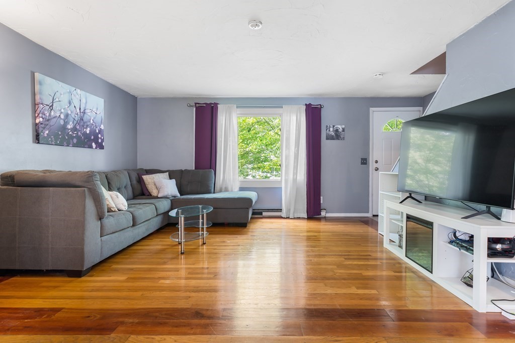 163 Wedgewood Road Worcester, MA 01602 - Photo 3 of 16 Gallery Image 3