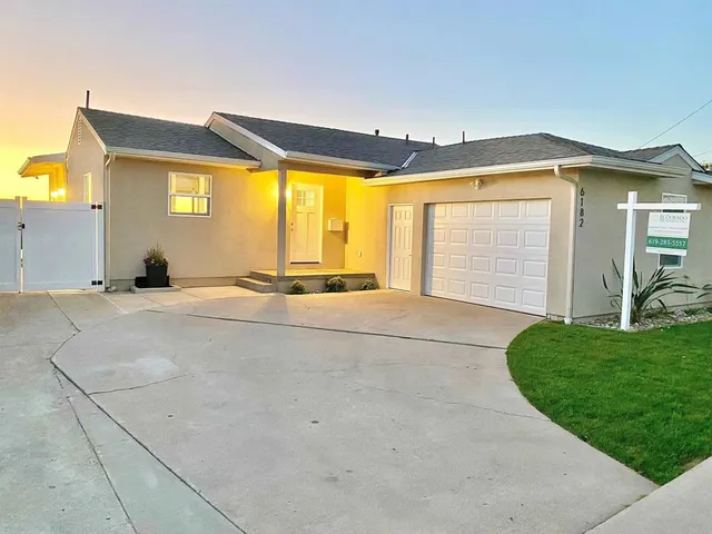 a view of a house with a backyard