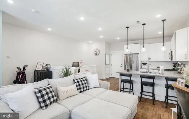 $2,000 | 207 East Allen Street, Unit 2, Philadelphia, PA 19125