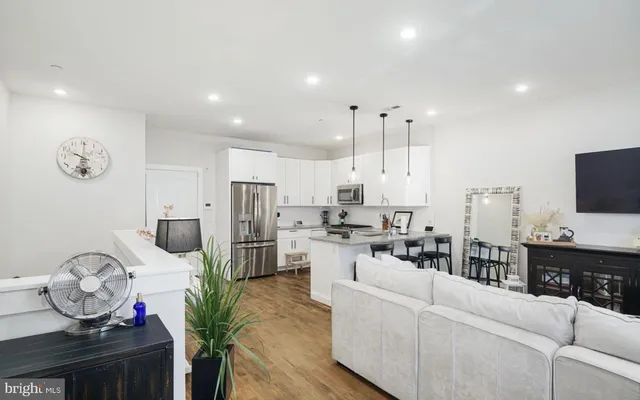 $2,000 | 207 East Allen Street, Unit 2, Philadelphia, PA 19125