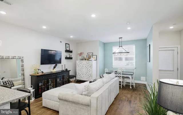 $2,000 | 207 East Allen Street, Unit 2, Philadelphia, PA 19125