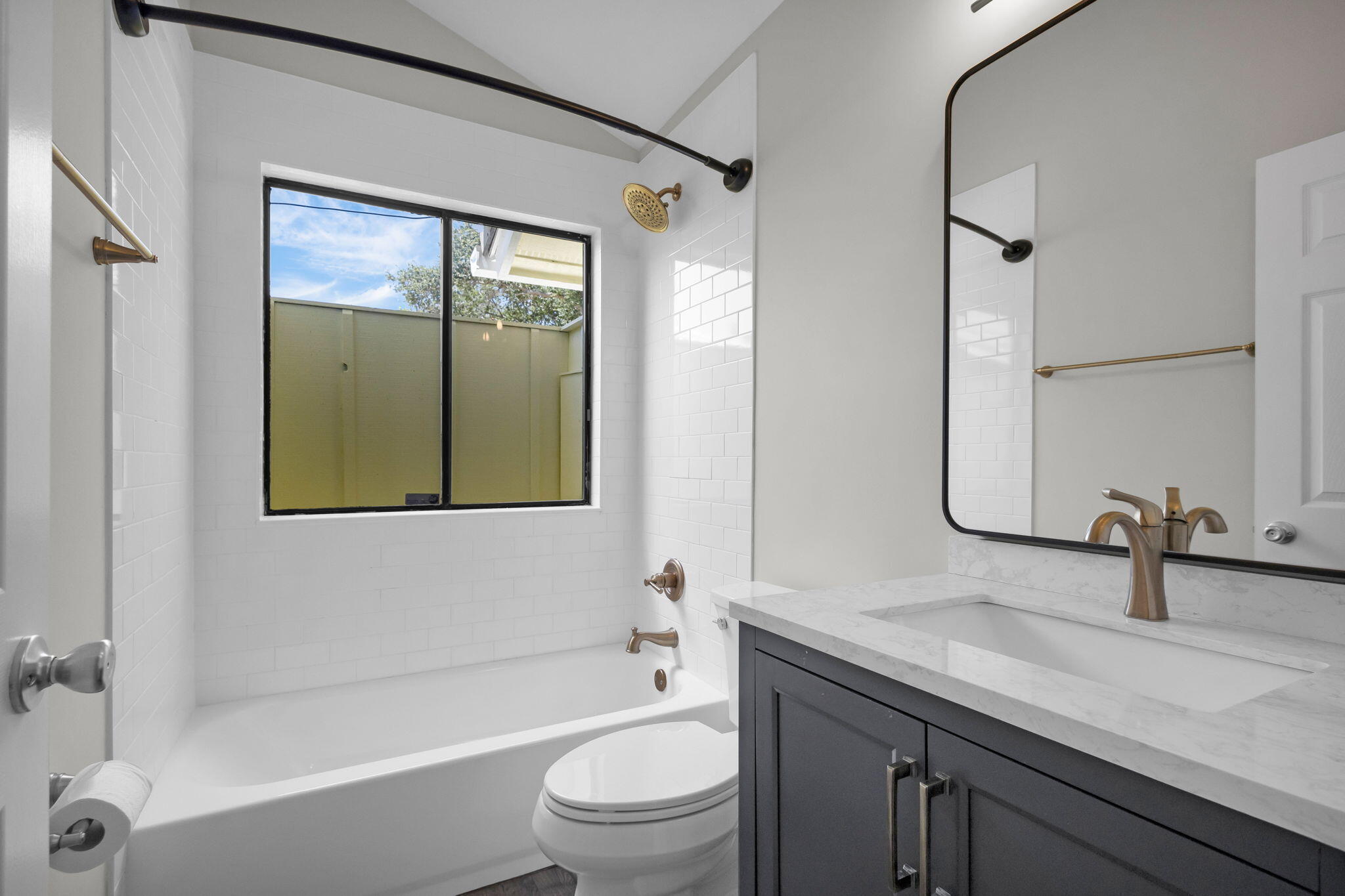 120 Bayberry Circle Jupiter, FL 33458 - Photo 25 of 37 2nd Bathroom