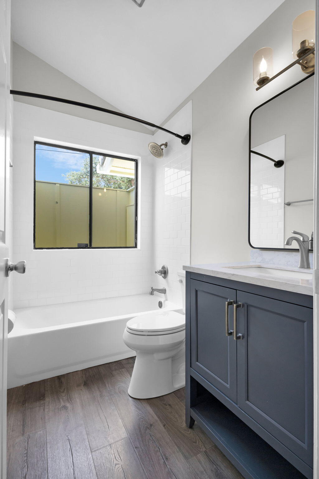 120 Bayberry Circle Jupiter, FL 33458 - Photo 26 of 37 2nd Bathroom