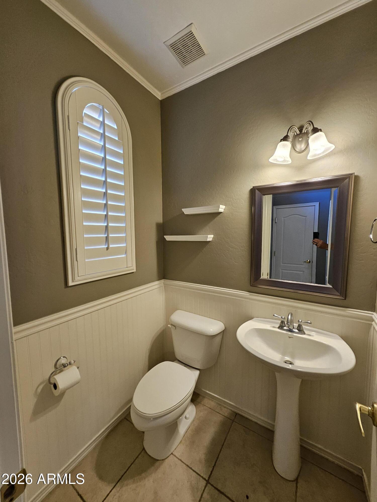 3841 East Minton Street Phoenix, AZ 85042 - Photo 3 of 39 20260120_130304