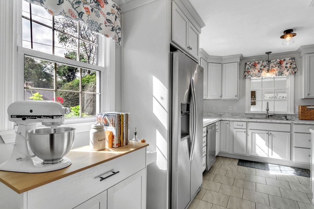 158 Falmouth Road West Springfield, MA 01089 - Photo 12 of 42 Gallery Image 12