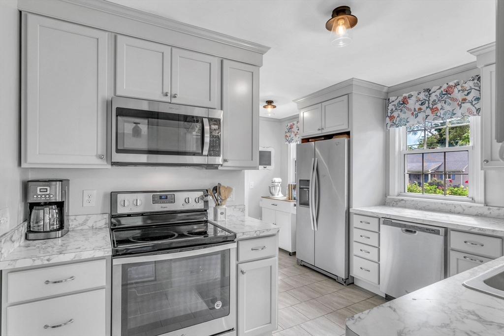 158 Falmouth Road West Springfield, MA 01089 - Photo 6 of 42 Gallery Image 6