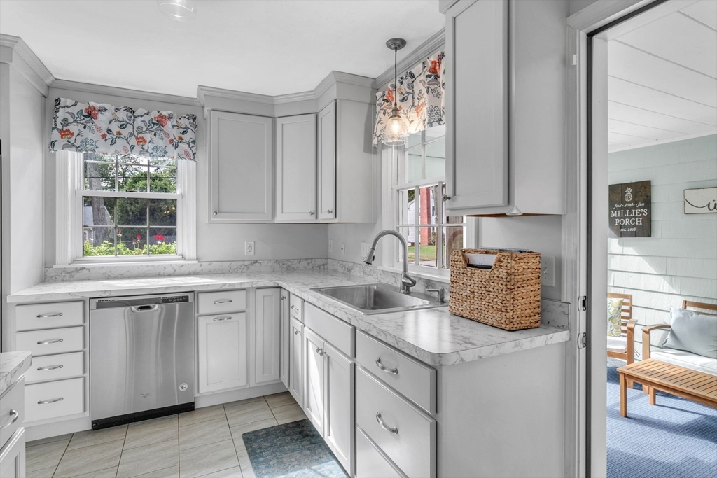 158 Falmouth Road West Springfield, MA 01089 - Photo 7 of 42 Gallery Image 7