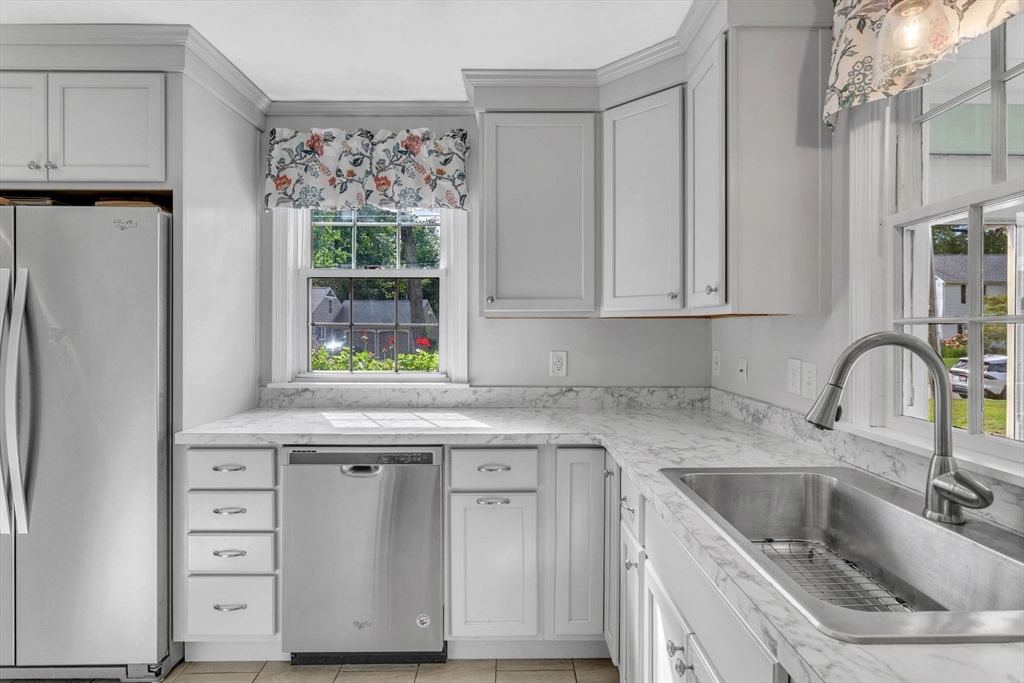 158 Falmouth Road West Springfield, MA 01089 - Photo 8 of 42 Gallery Image 8