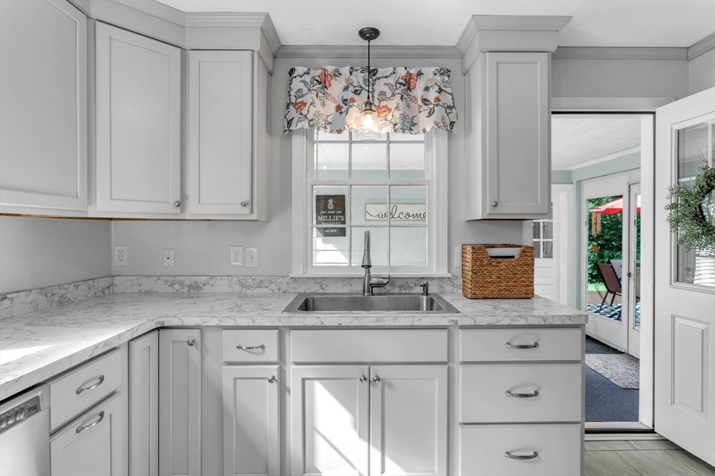 158 Falmouth Road West Springfield, MA 01089 - Photo 9 of 42 Gallery Image 9