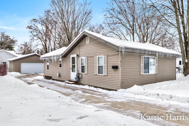 $224,000 | 911 East Pearl Street, Greenville, MI 48838