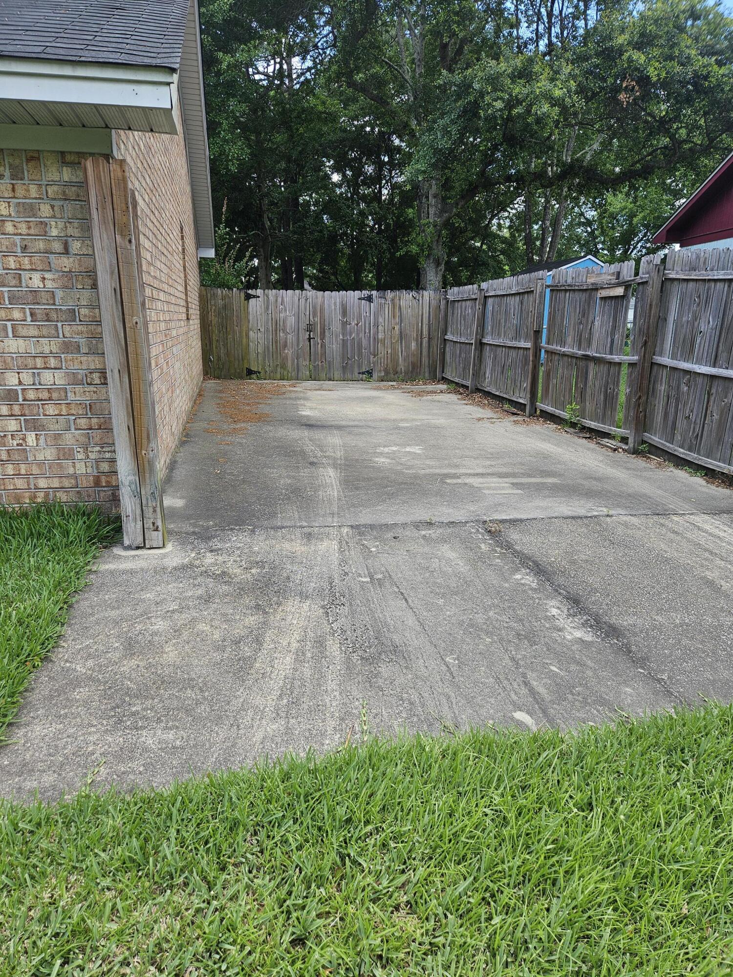135 James Road Summerville, SC 29486 - Photo 2 of 17 20240516_140627